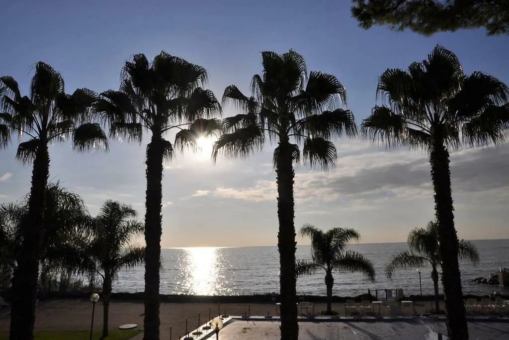 Garage, Piscina, Accesso A Mare E Pista Ciclabile Apartment Sanremo