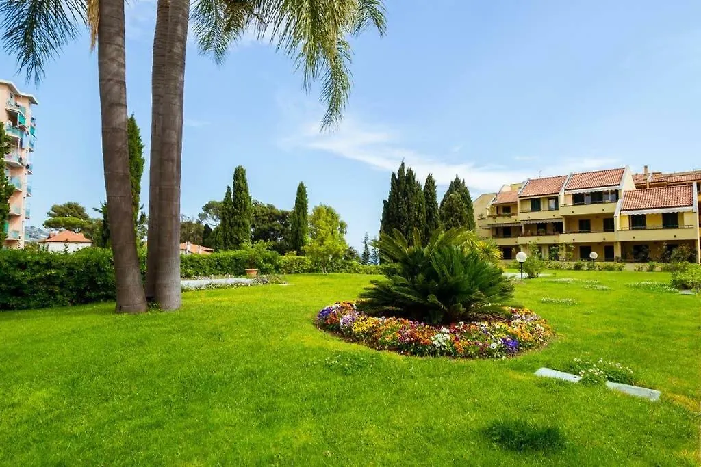 Garage, Piscina, Accesso A Mare E Pista Ciclabile Apartment Sanremo