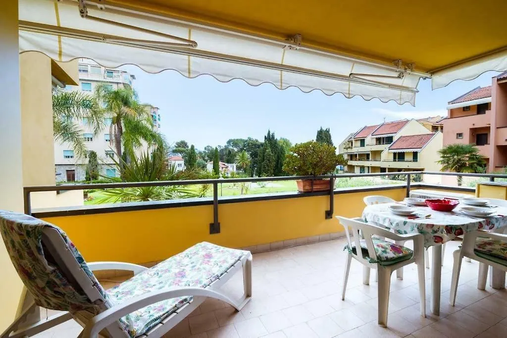 Garage, Piscina, Accesso A Mare E Pista Ciclabile Apartment Sanremo 0*,  Italy