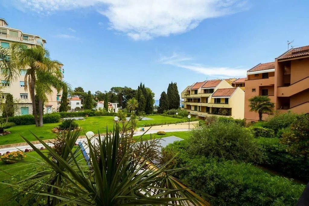 Garage, Piscina, Accesso A Mare E Pista Ciclabile Apartment Sanremo Italy
